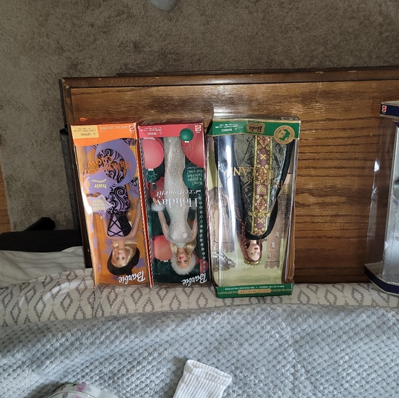 3 special edition collectible barbies - Picture 3 of 4
